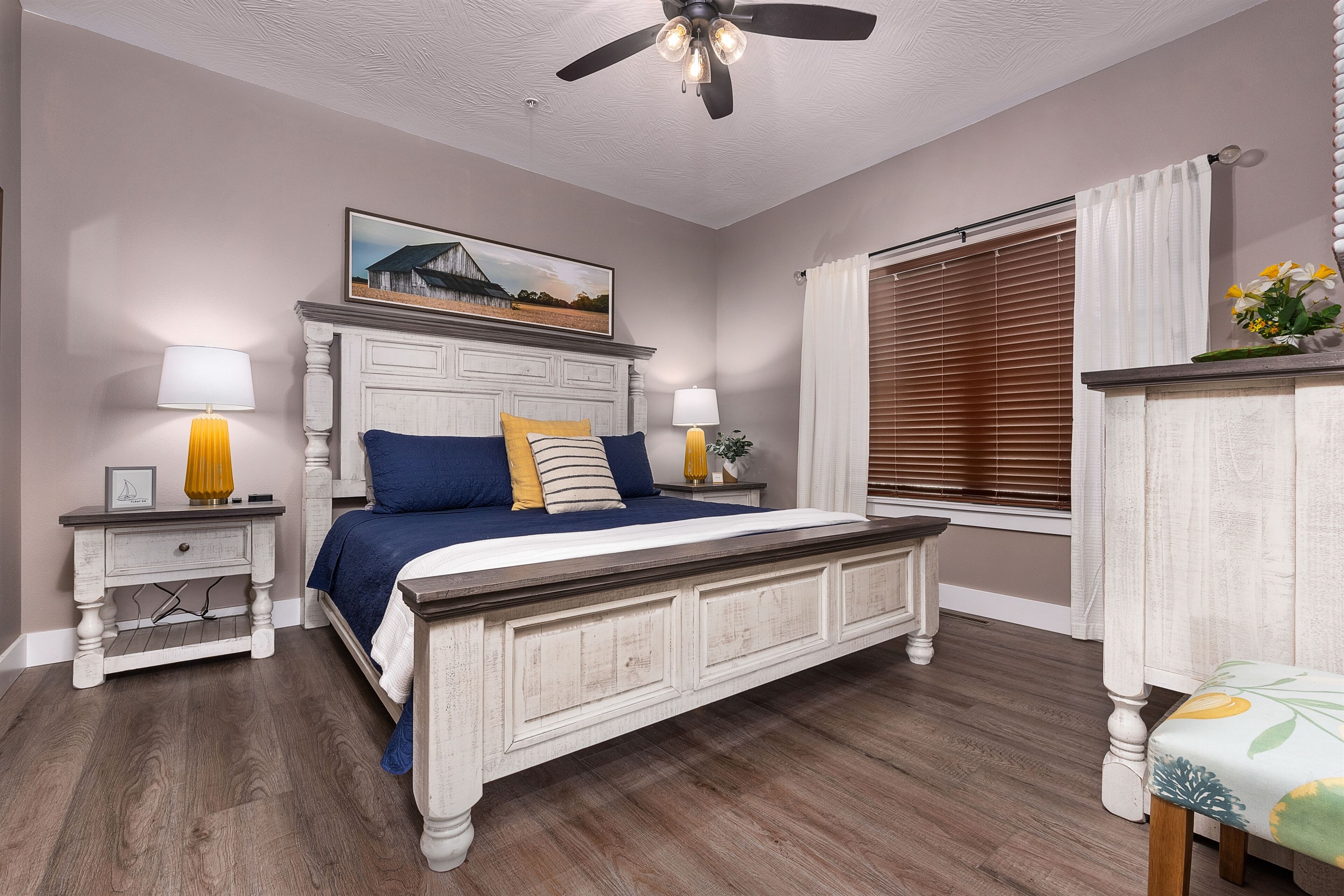 Main Level King Bedroom w/Attached Full Bathroom