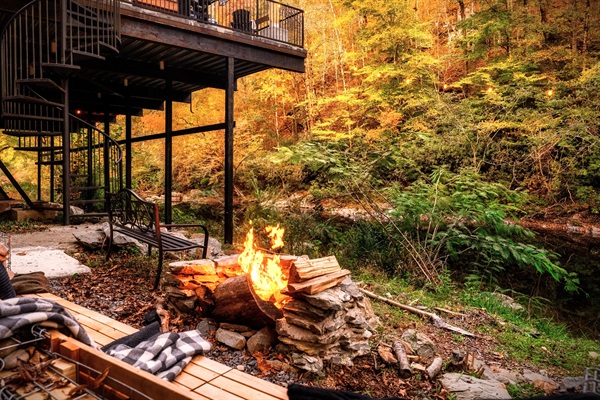 Just you, your loved ones & nature! Enjoy a firepit conversation next to the river. A definite one-of-a-kind experience!