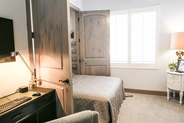 Queen office bedroom