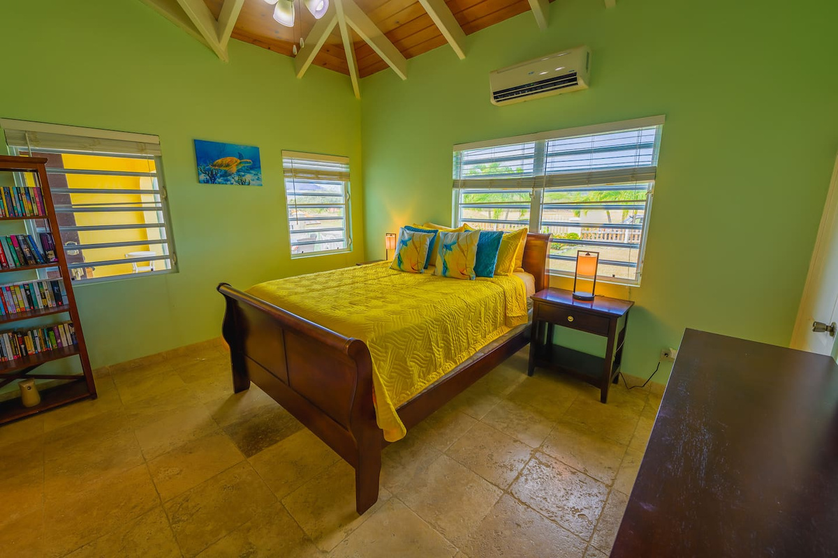 Bedroom 1 (angle 2)