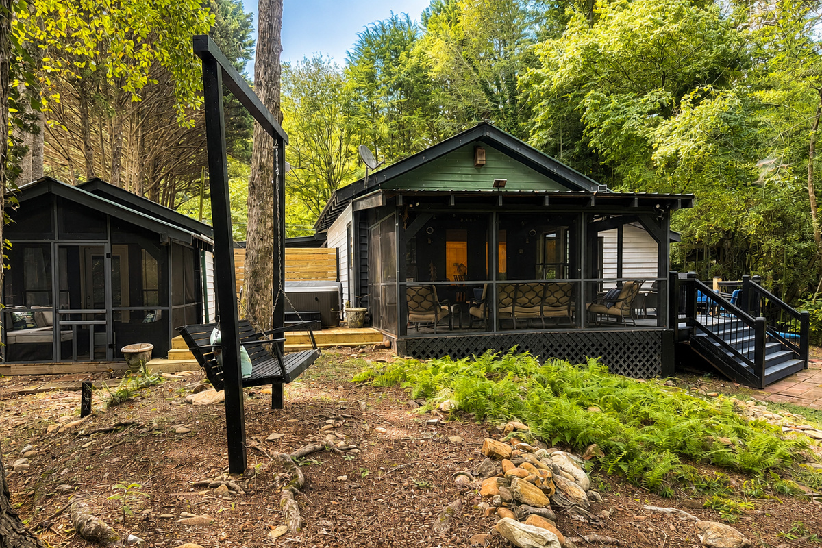 Cartecay Landing features a main cabin and private guest cottage, surrounded by the peaceful beauty of the river.