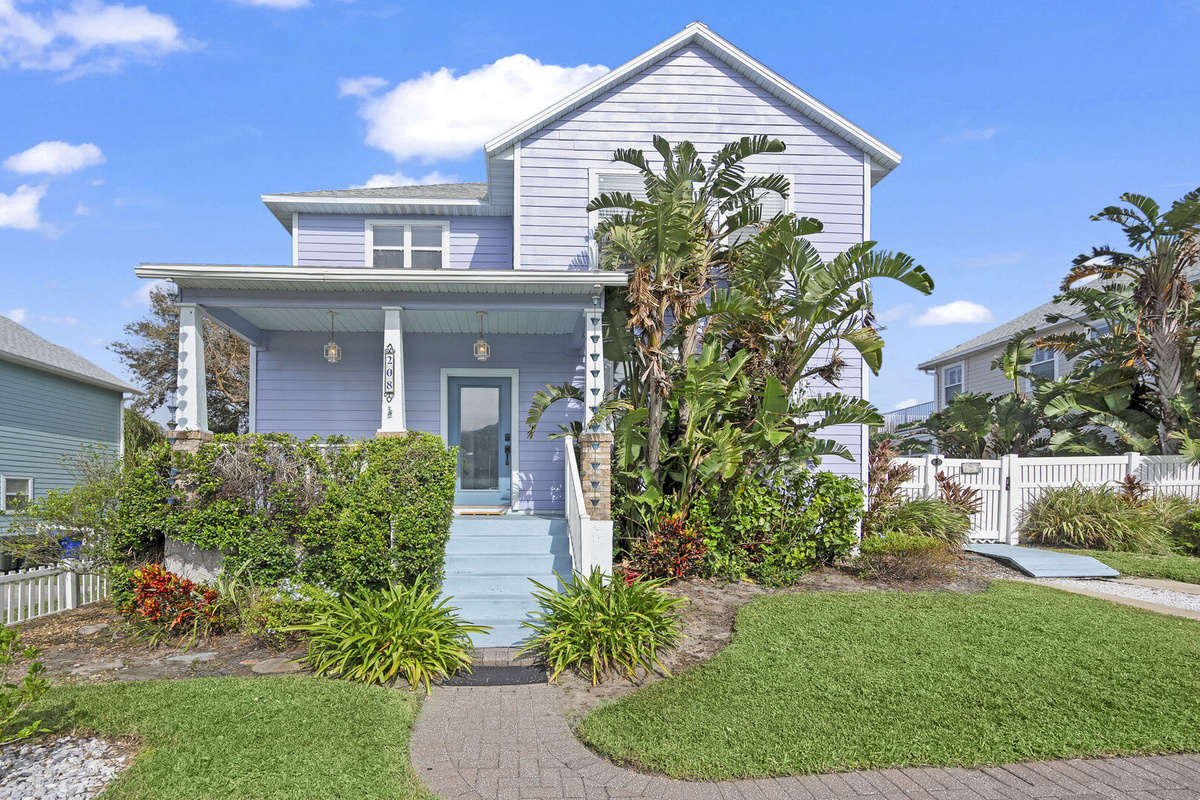 The house from the front, two storeys of pale blue weatherboard set behind the hedging. Four bedrooms, three and a half bathrooms and a private pool, only three minutes on foot from the Atlantic itself.