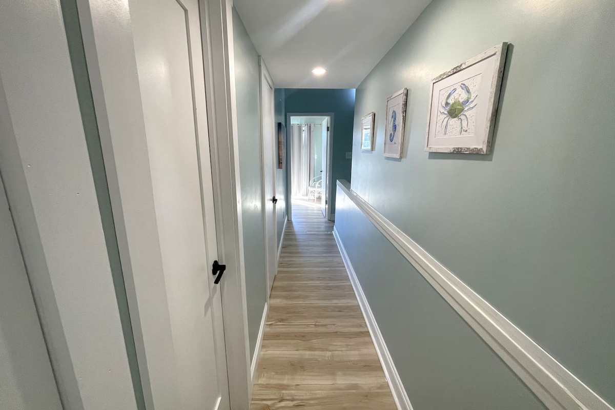 Hallway between the main bedrooms.