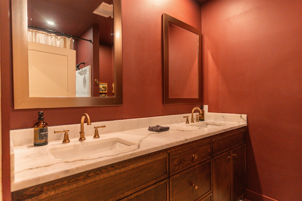Full Bathroom w/ Double Vanity Sinks