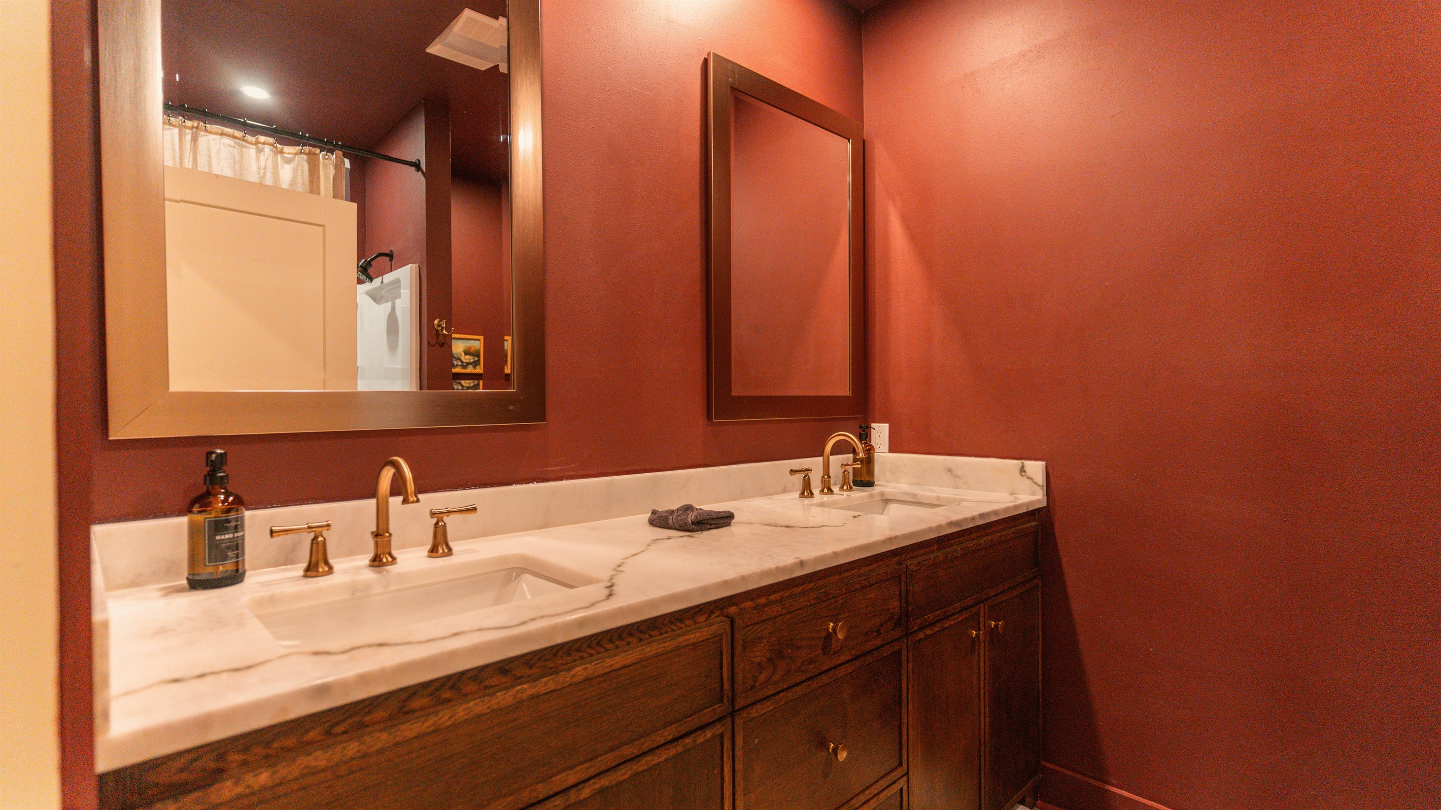 Full Bathroom w/ Double Vanity Sinks