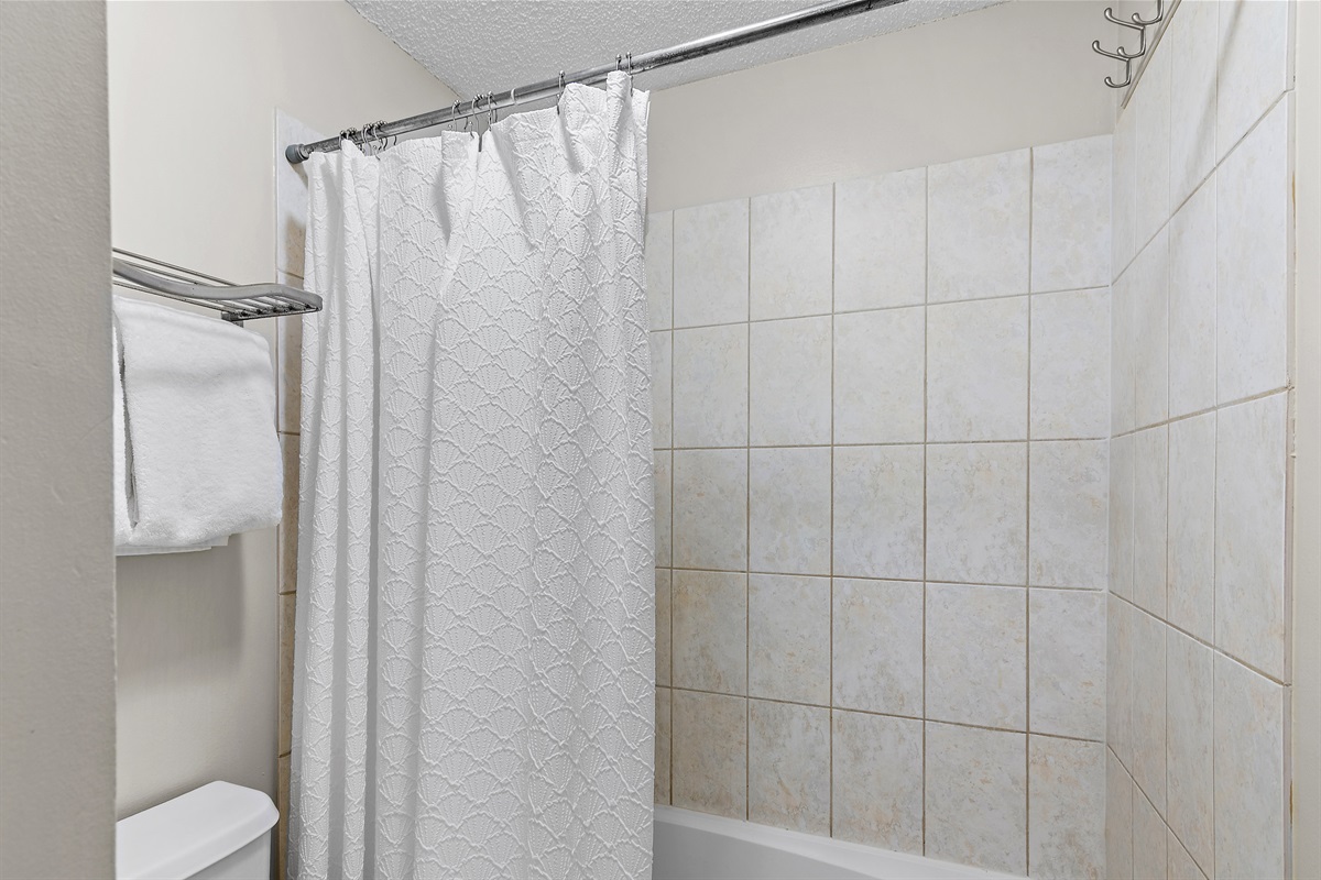 Master Bedroom: King Bed, Private Bathroom with dual vanity, Shower/Tub combo (sleeps 2)