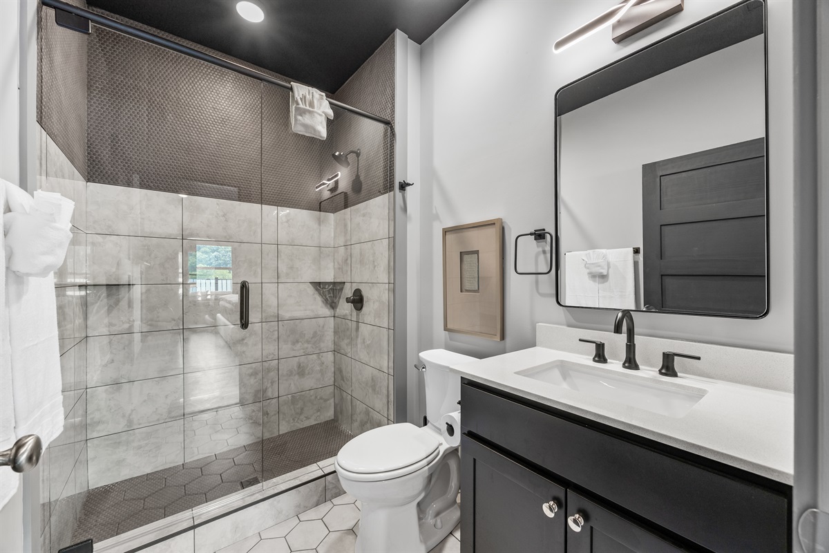 En-suit bathroom of bedroom #3
