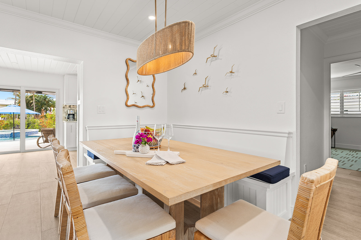 ☕ Start your mornings with coffee, conversation, and plenty of natural light.