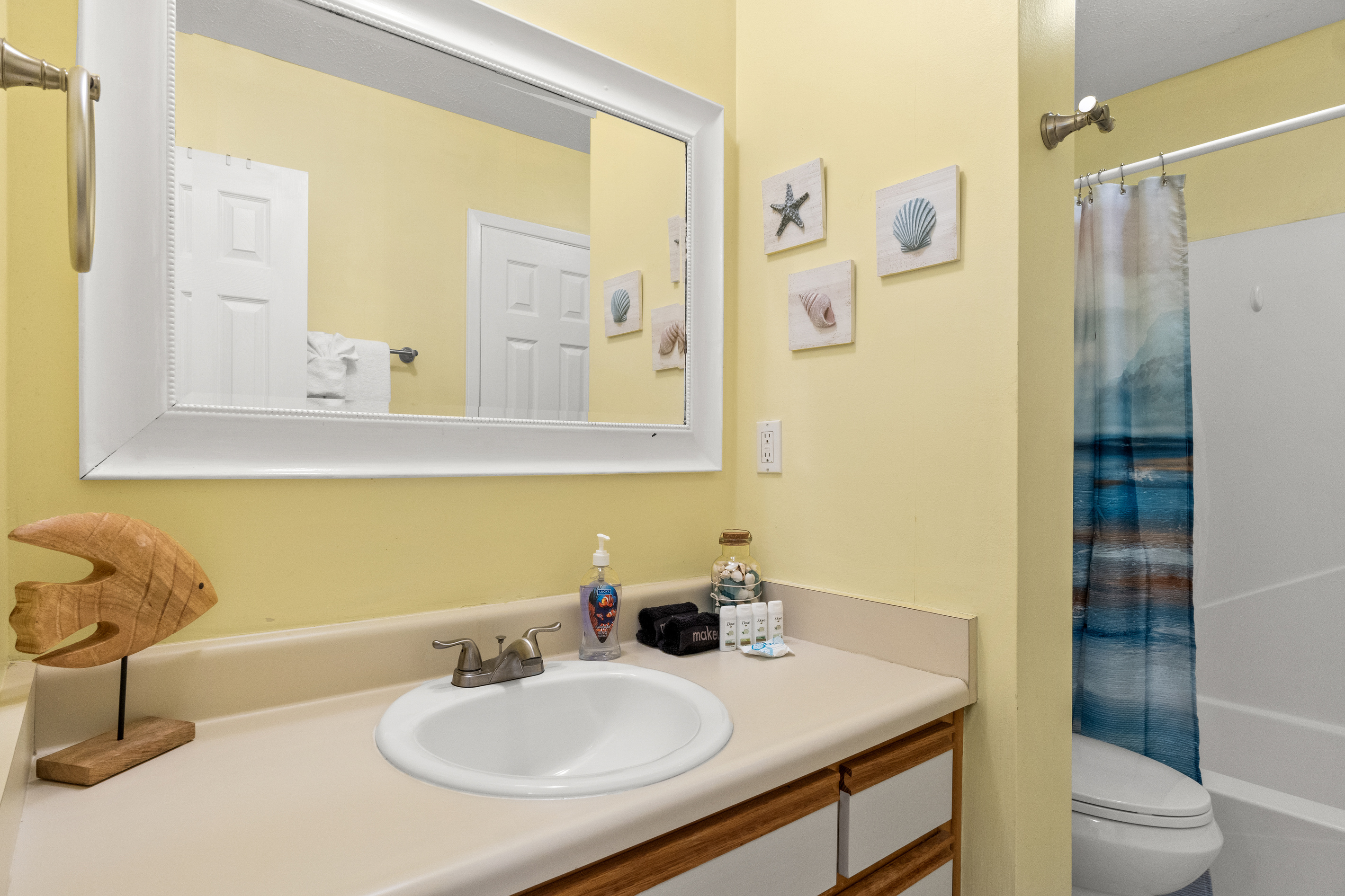 Upstairs Full Bathroom with Combo Tub/Shower