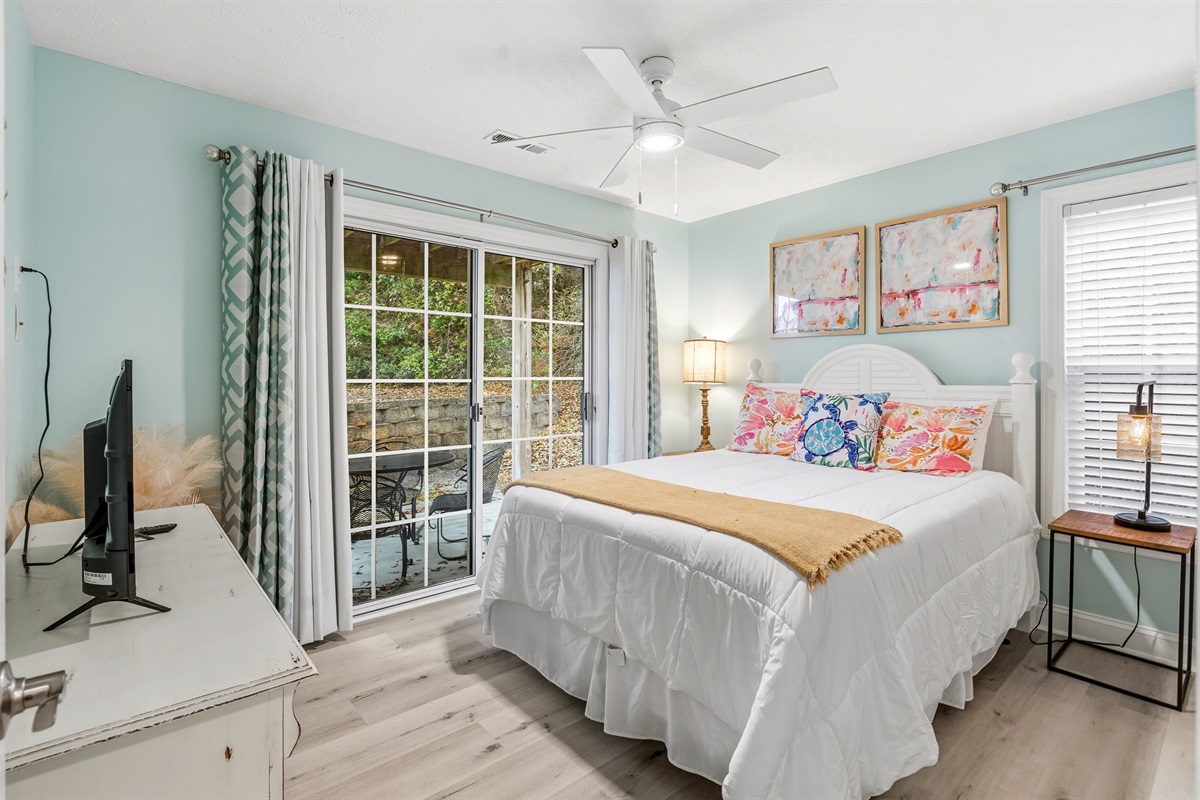 Queen bed in this large 3rd bedroom