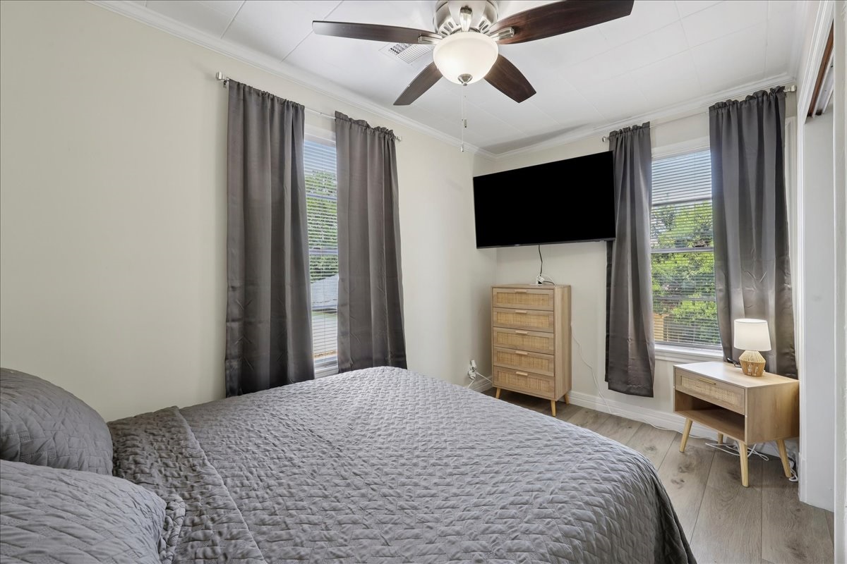 upstairs queen bedroom