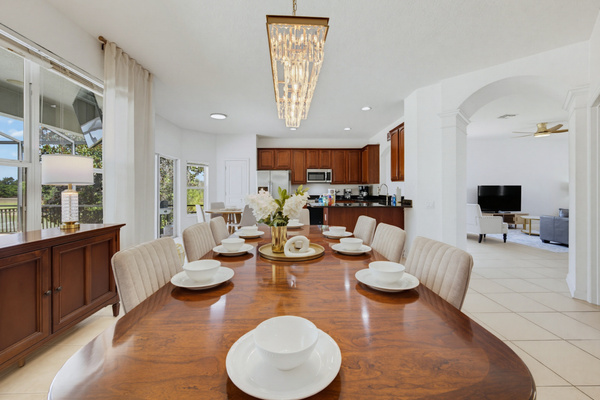 Fully stocked w/ dinnerware