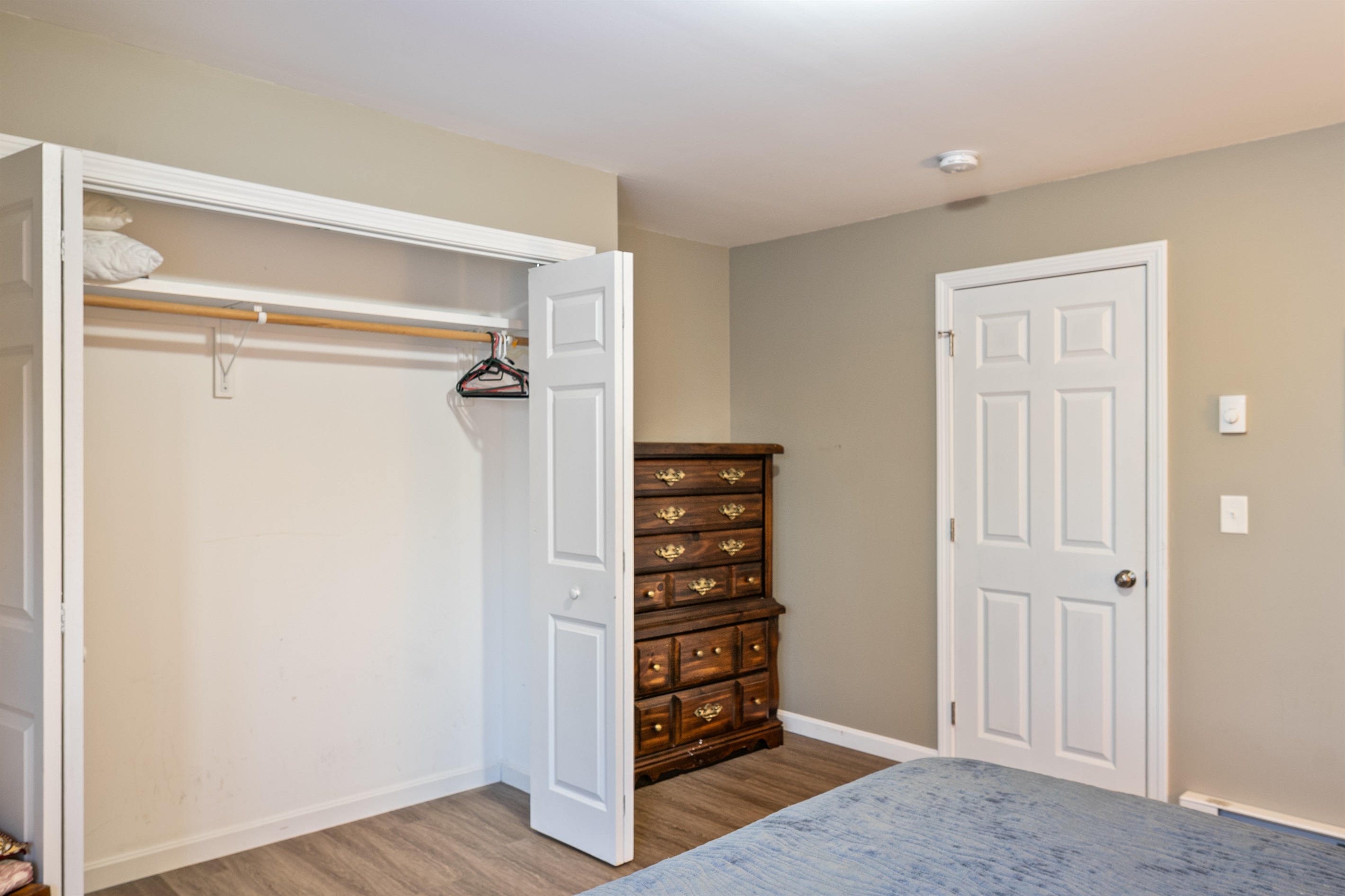 Guest Bedroom - Dresser - Closet