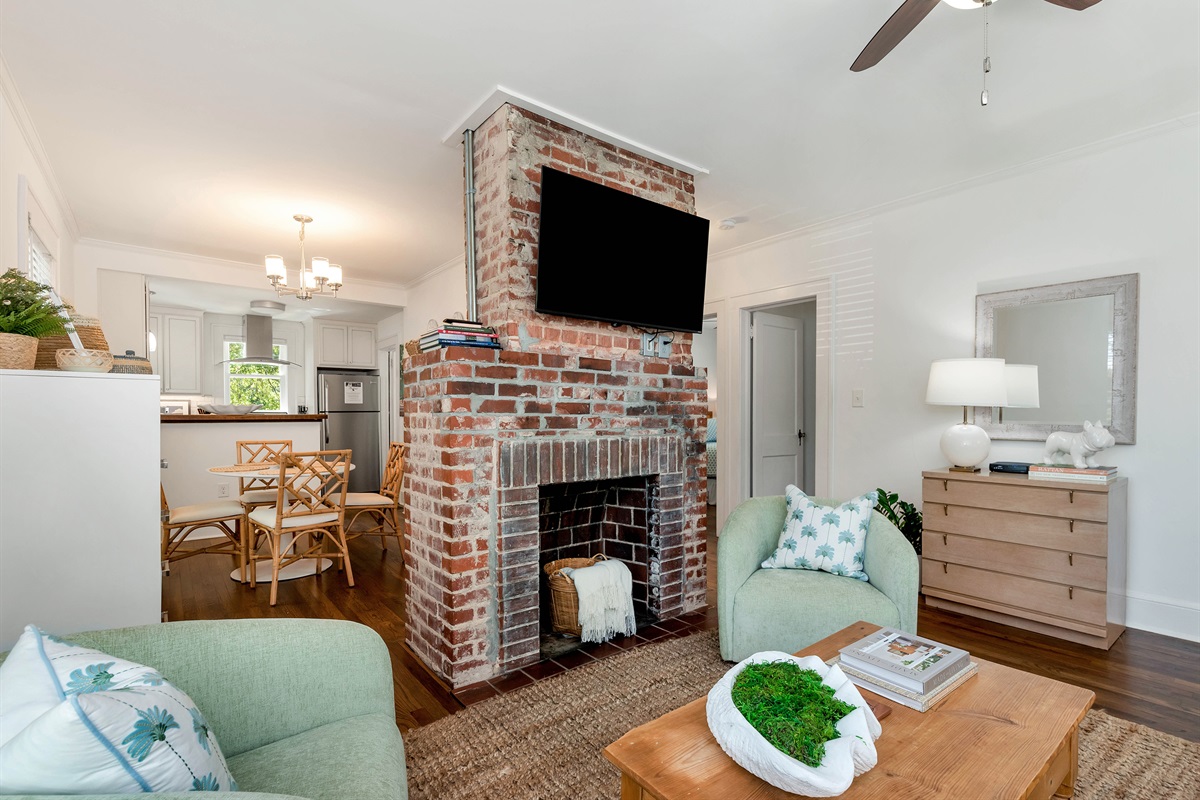 Living overlooking dining