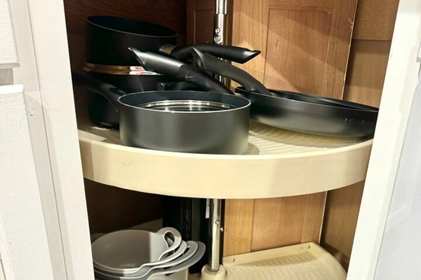 Pots & pans, mixing bowls, and colander