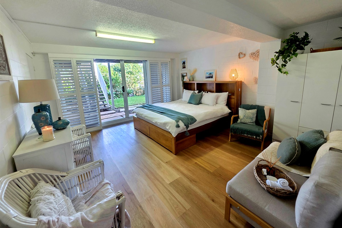 On the 3rd level you will find a luxurious king sized bed and double sofa bed with a laundry & ensuite.