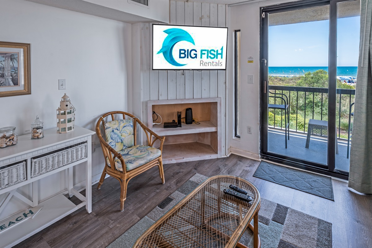 Large Living Room, Beautifully Decorated with Amazing Views
