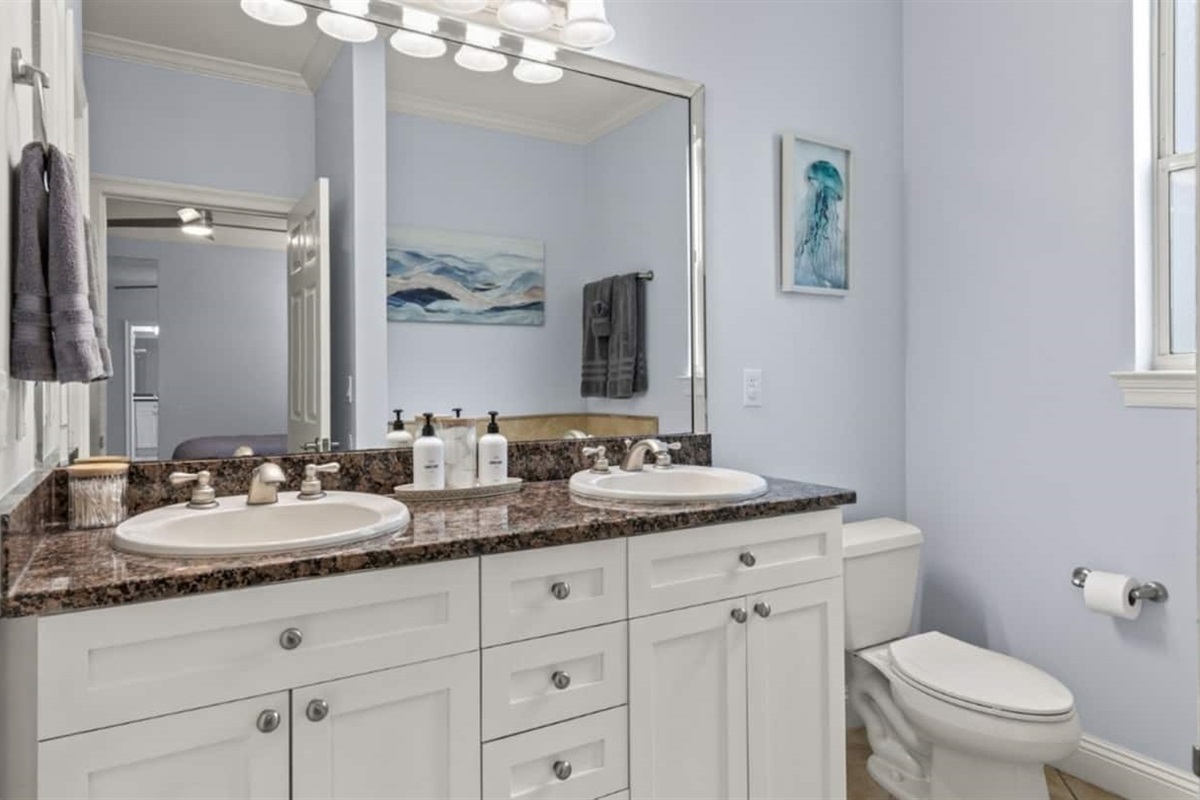 Two sinks mean no morning traffic jams.