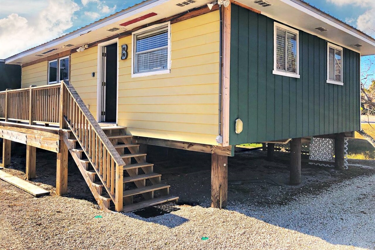 Individual apartment with private parking!