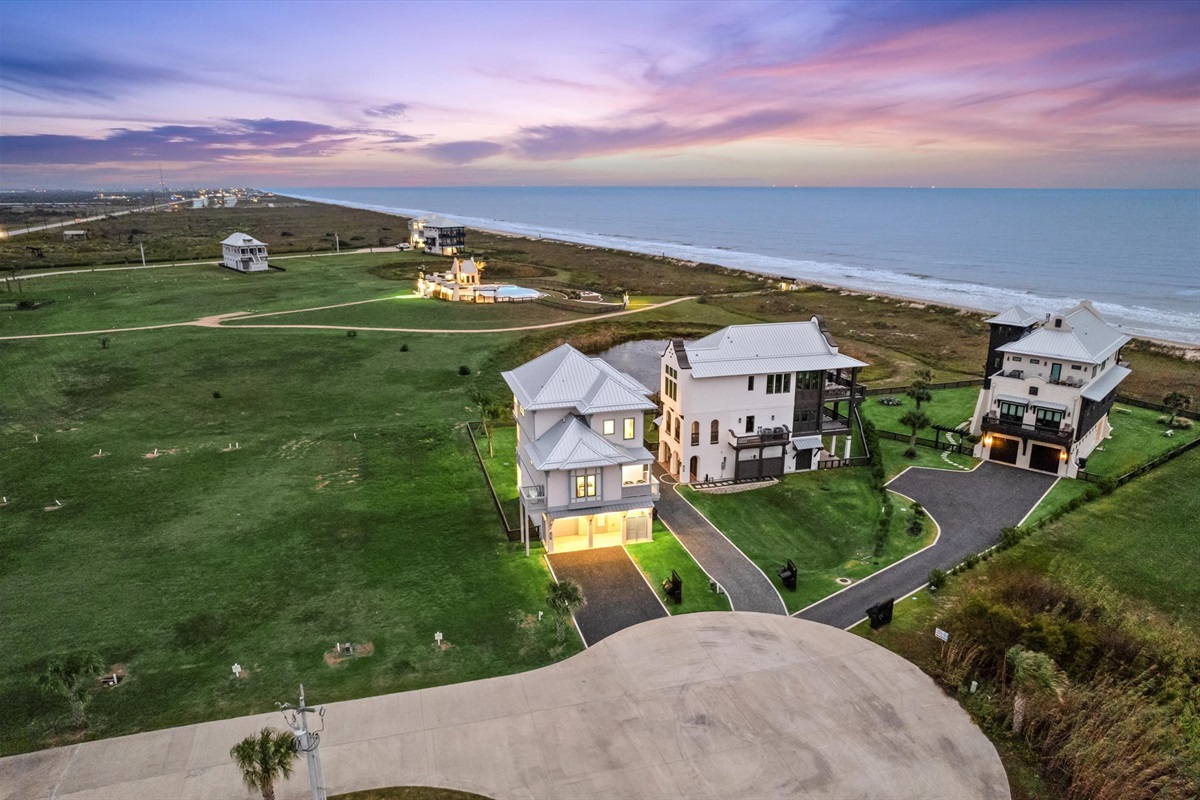 56cb6b2eccd94a62b326299feddb177a Large | Beachhouse | Texas | TX | Vacation Homes | Galveston | Crystal Beach | Kokomo | Breezy Days | Beachfront Elegance | Sunrise Serenity | Southern Sands Property Management, LLC
