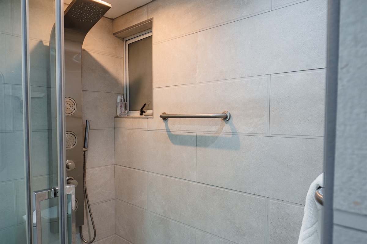 2nd floor primary bathroom
