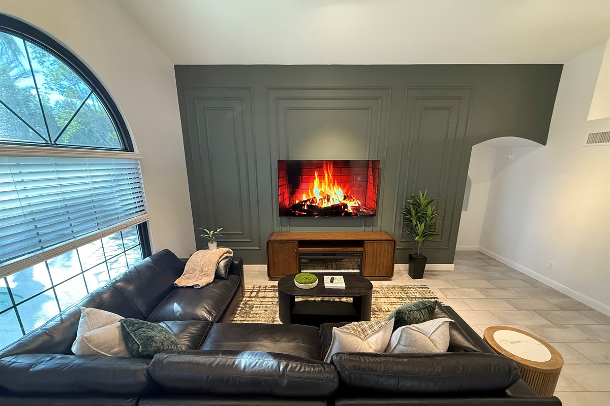 Brand New Furniture Throughout! New Smart TV+Comfy Sectional