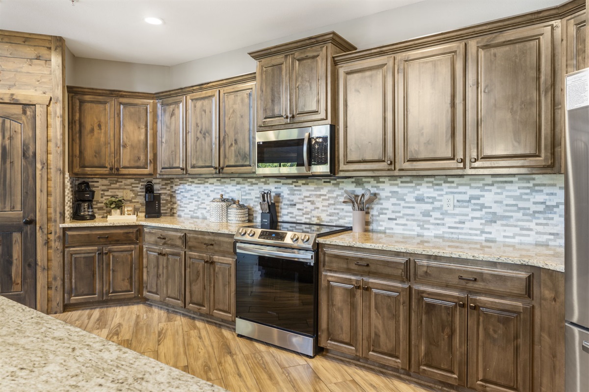 Fully stocked kitchen!
