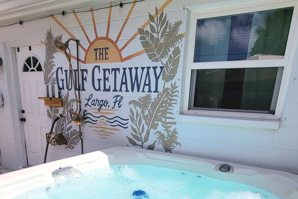 Sunshine Spa with Heated Outdoor Spa & Mural