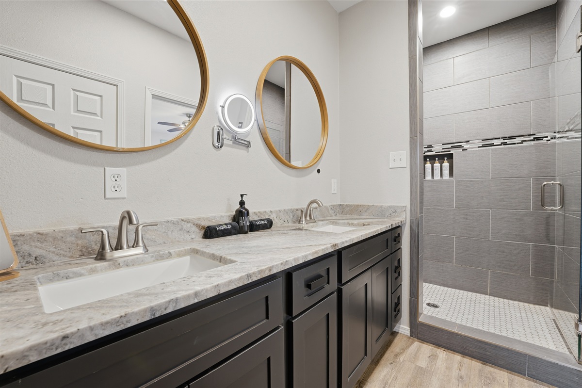 Spacious en-suite bathroom with fresh towels and essentials provided