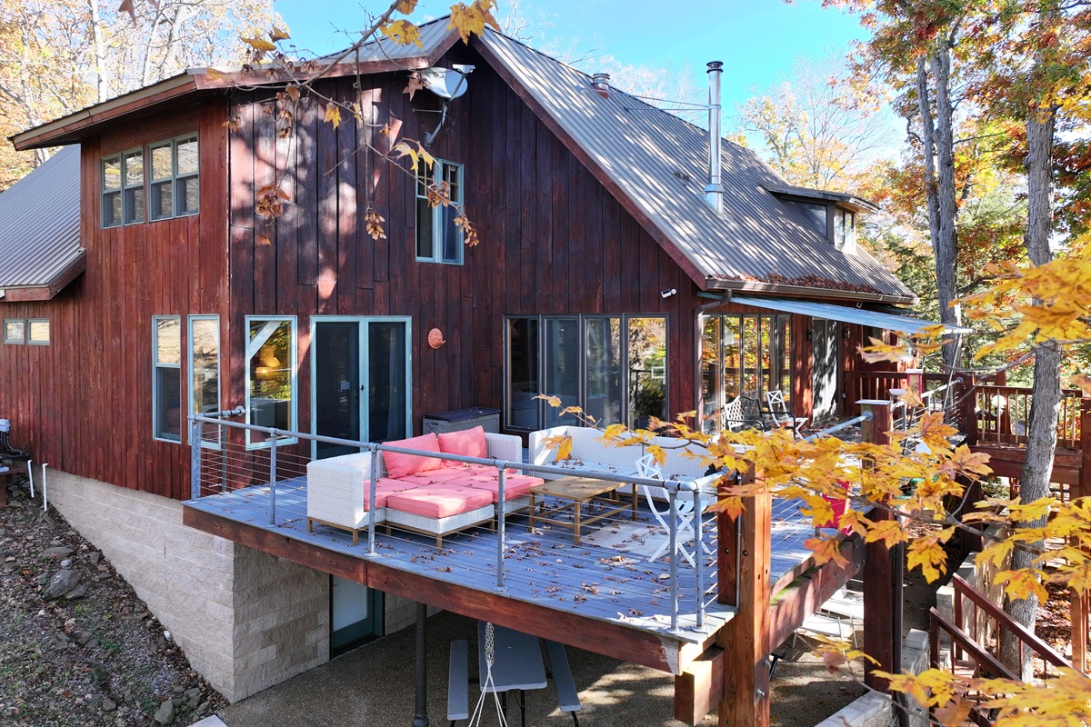 Fall looks good on Lotus Lodge