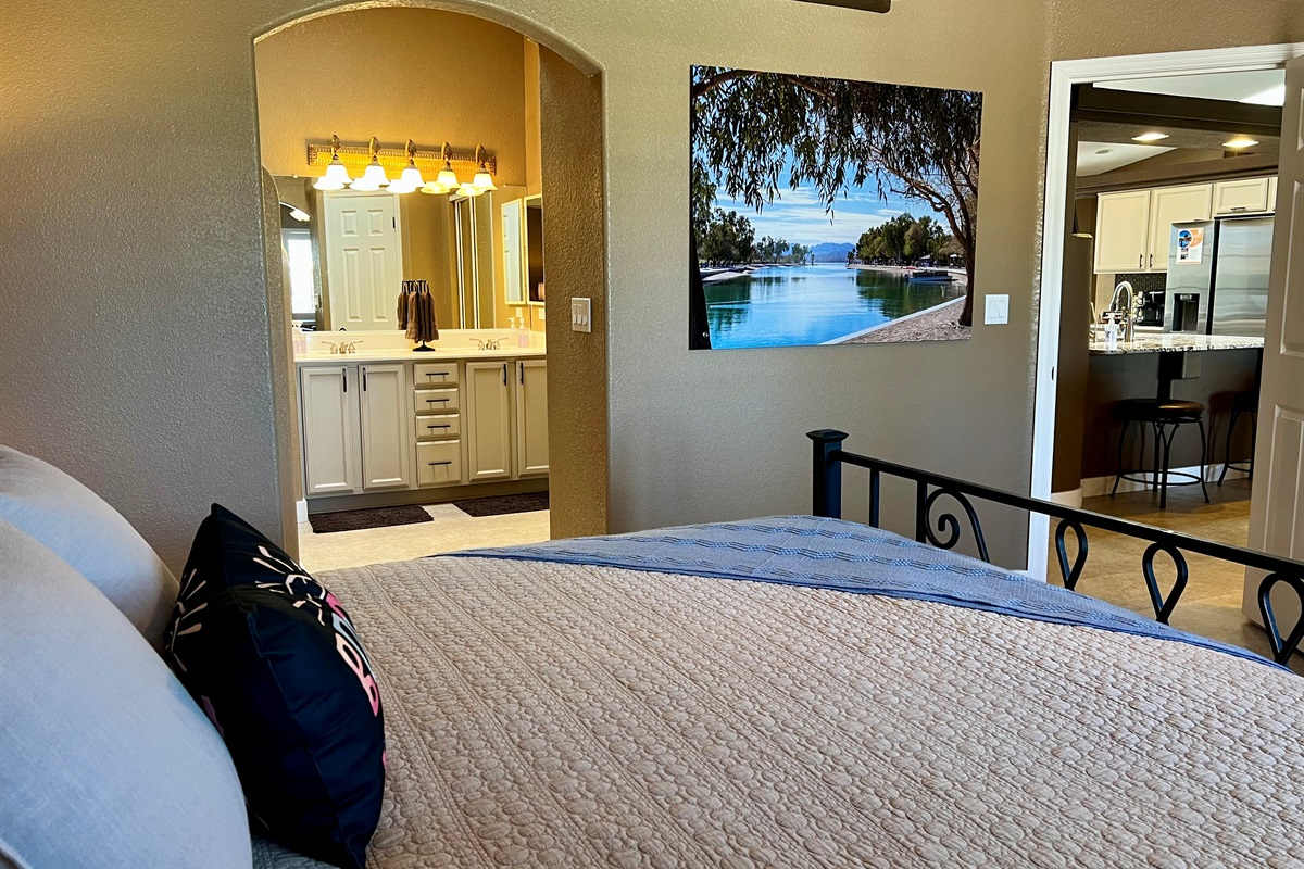 Master Bedroom | En-Suite Bathroom