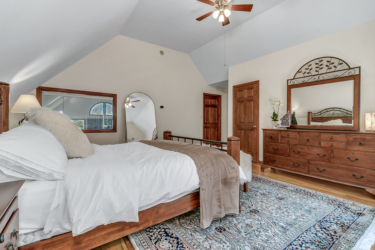 Upstairs Primary Suite with Queen Bed