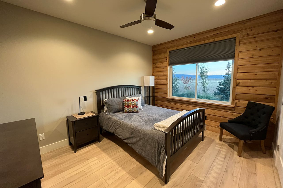 Bedroom 2 - shares guest bathroom 1