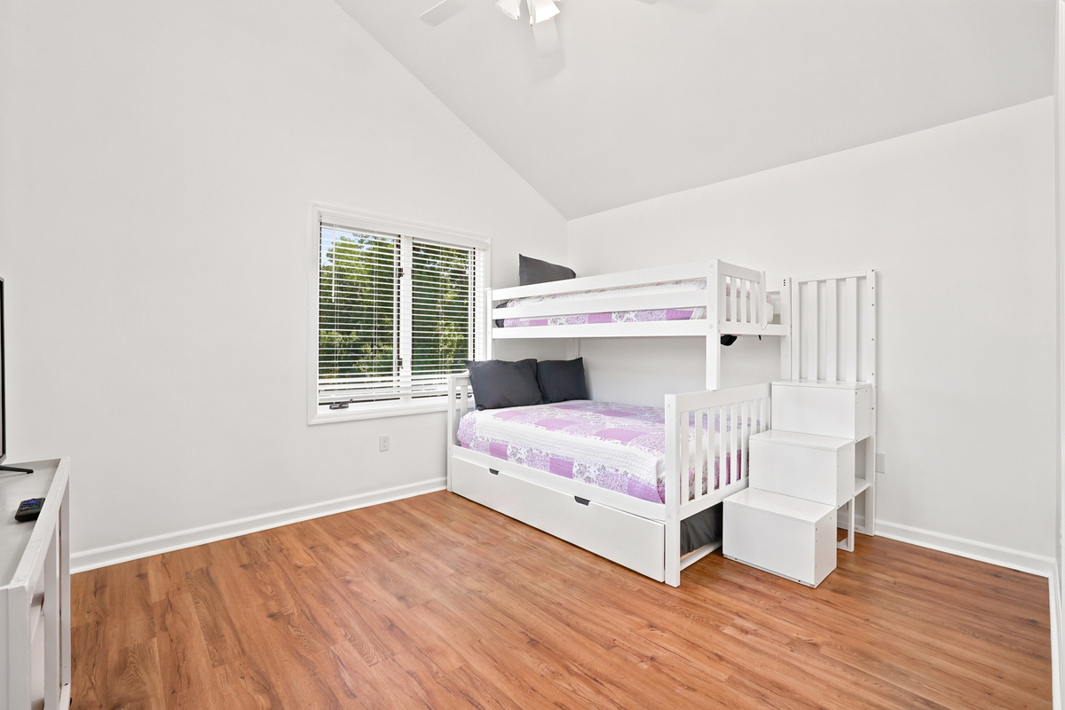 Upper Level Bunk Room Twin/Full