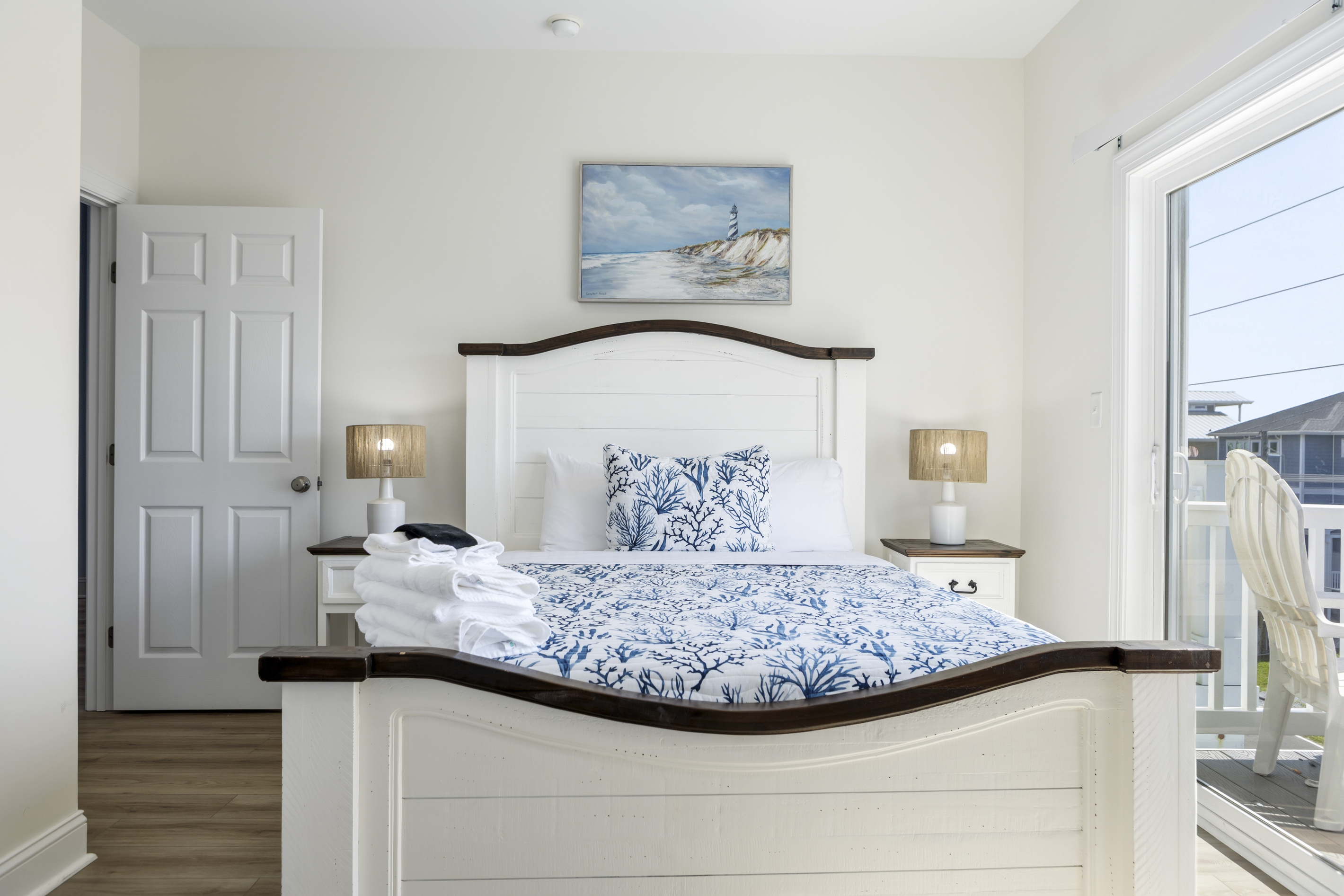 Bed & bath linens provided