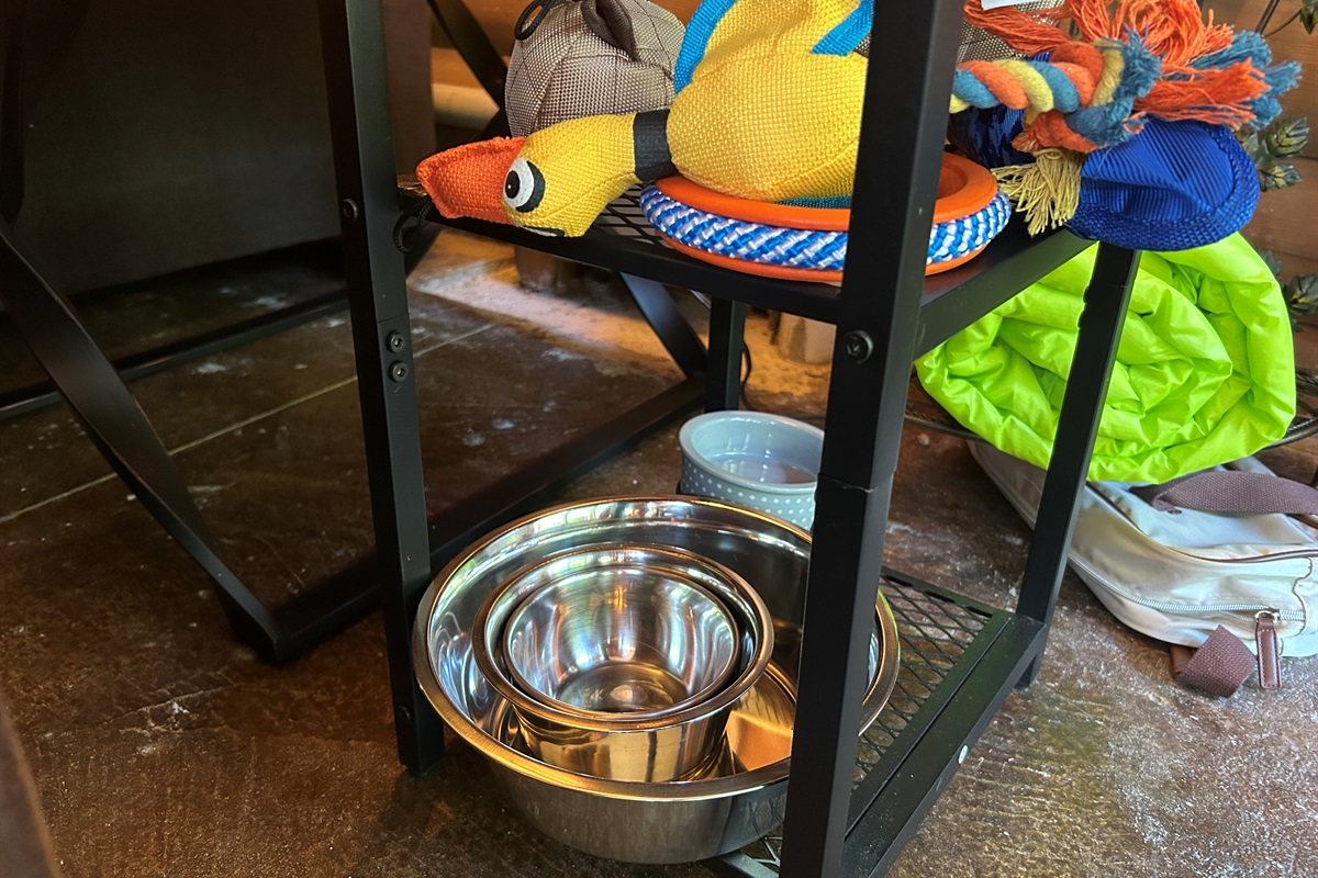 Bowls and toys for our dog guests.