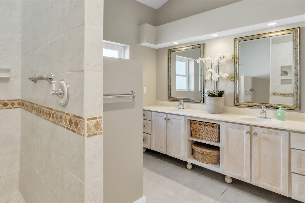 Master bathroom in West Wing – AMI Beach House