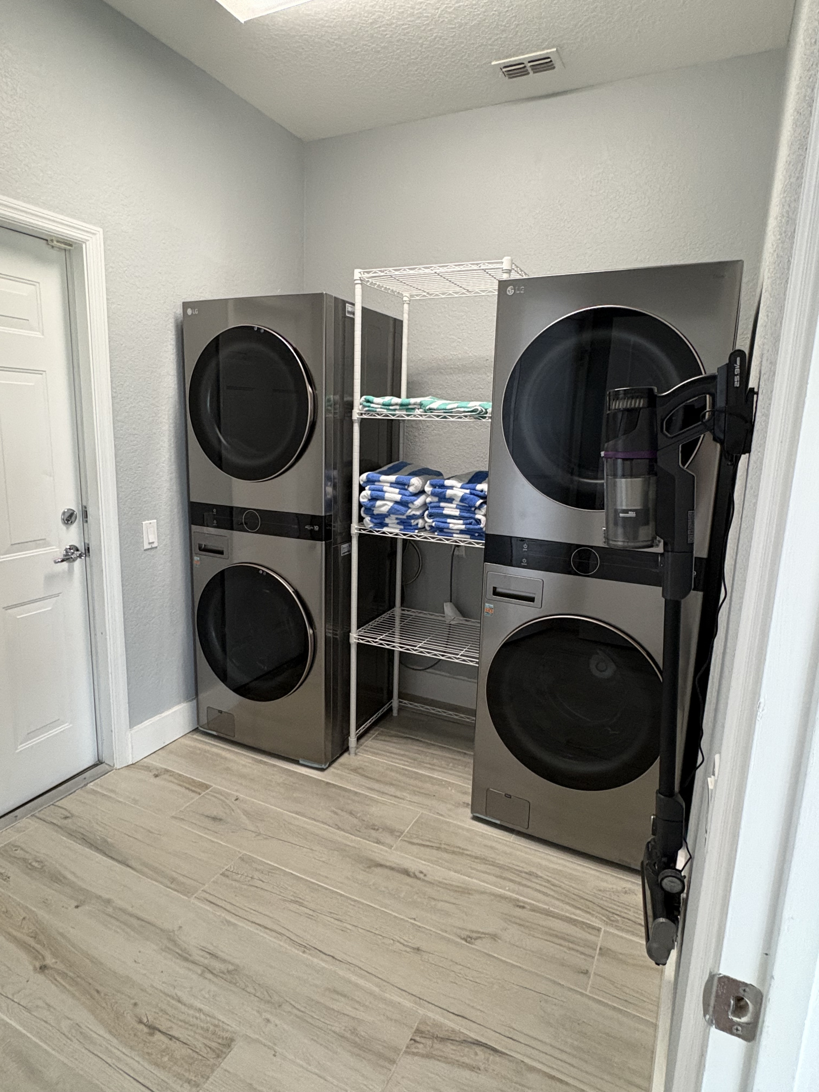 Double pair of washer & dryer