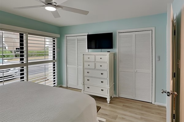 Queen bedroom