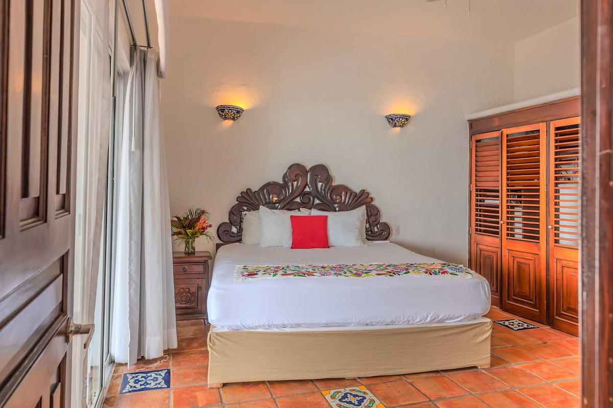 Suite 1 King Bed