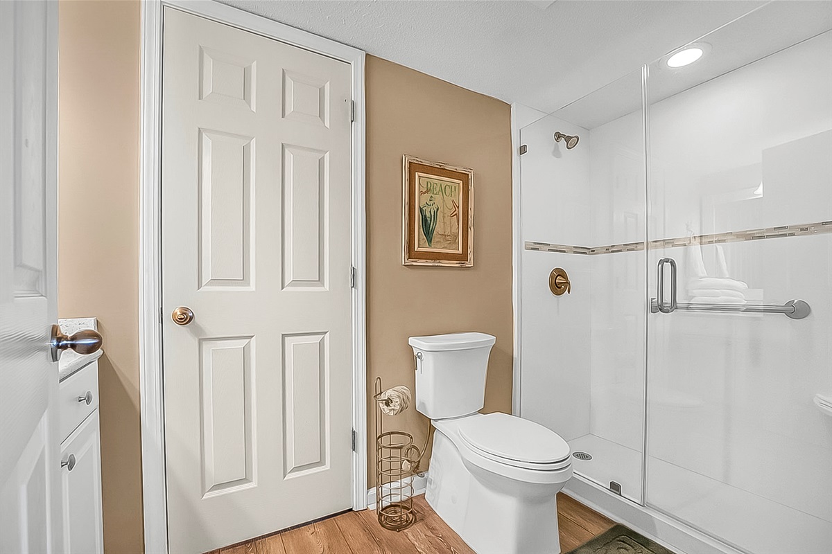 Bathroom 3 Jack-N-Jill