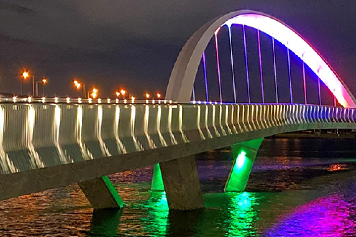 Mangere Bridge Cycleway at night