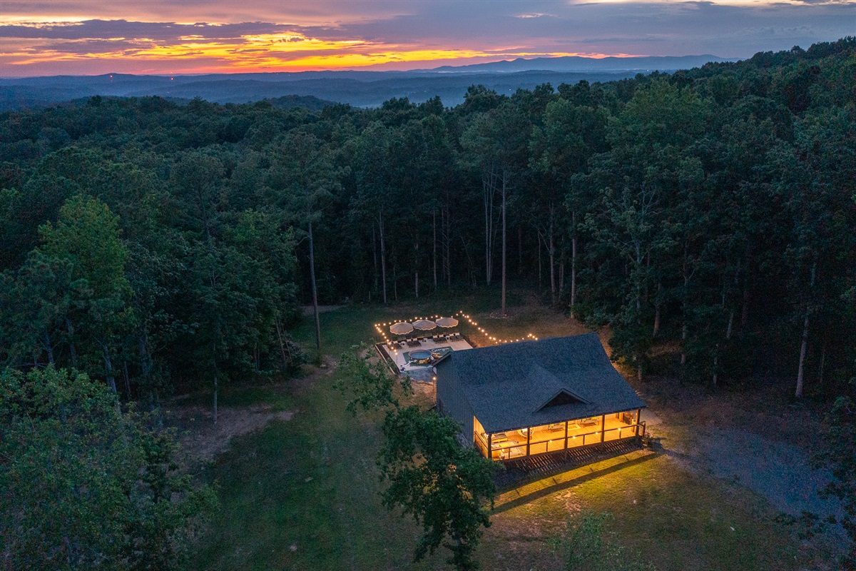 Golden hour at Twisted Oak, where every light softens and every moment feels cinematic.
