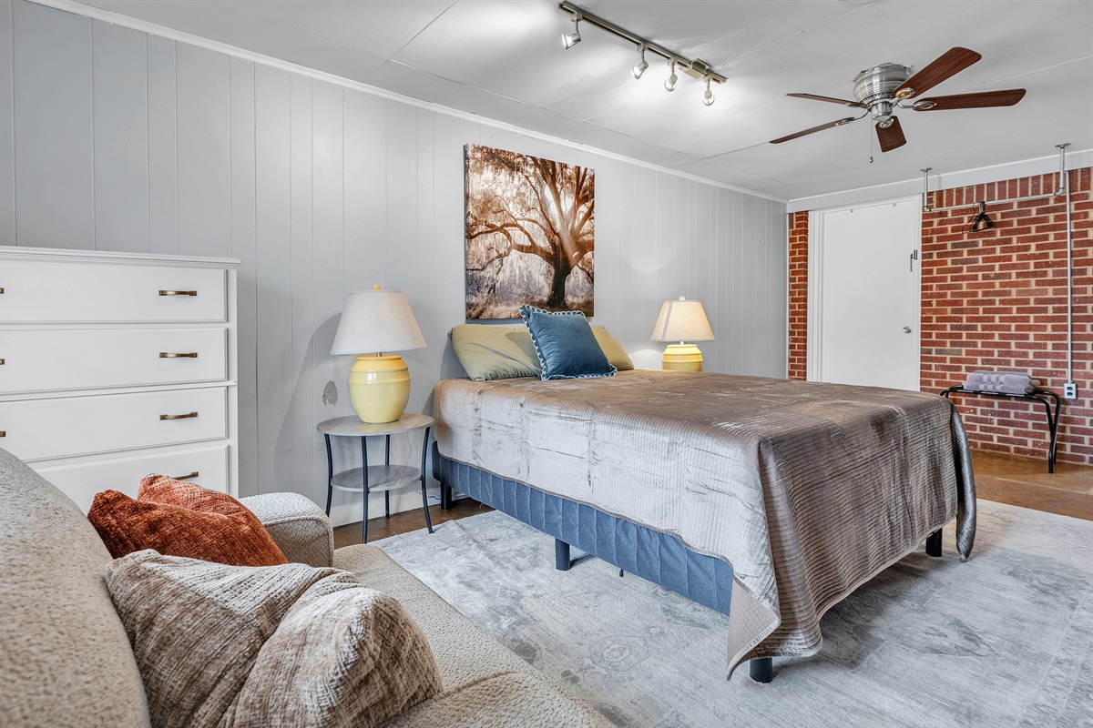 Bedroom 3 - queen bed