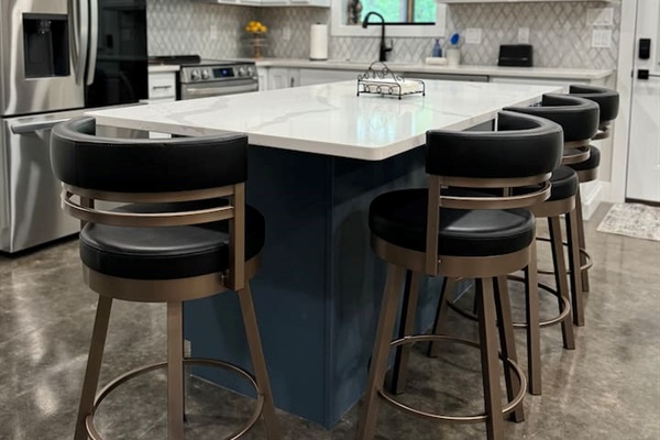 Eat in kitchen for four with barstools at the quartz countertop island. 