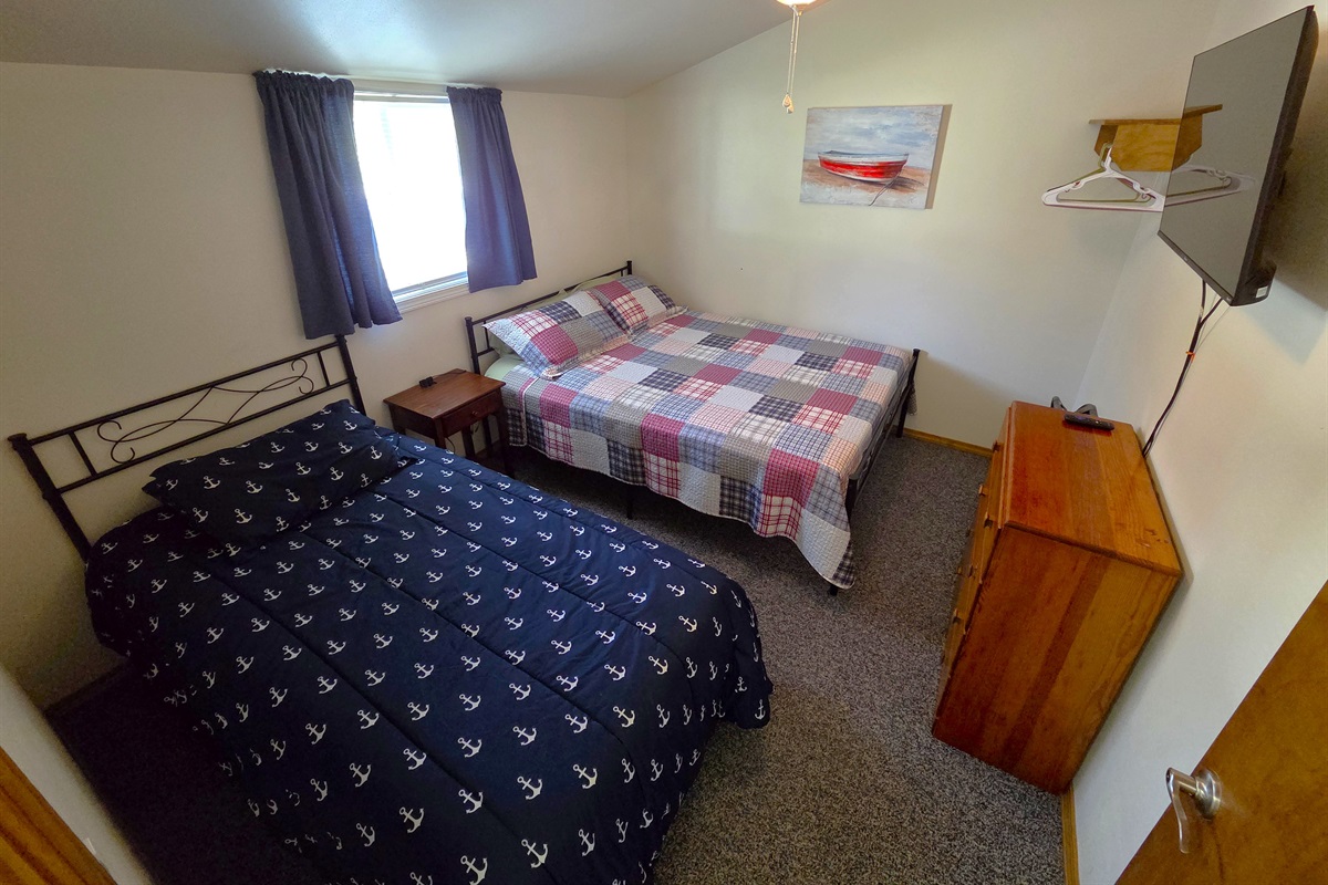 Bedroom 1 features a twin bed, queen bed, vaulted ceiling with ceiling fan, and smart TV.