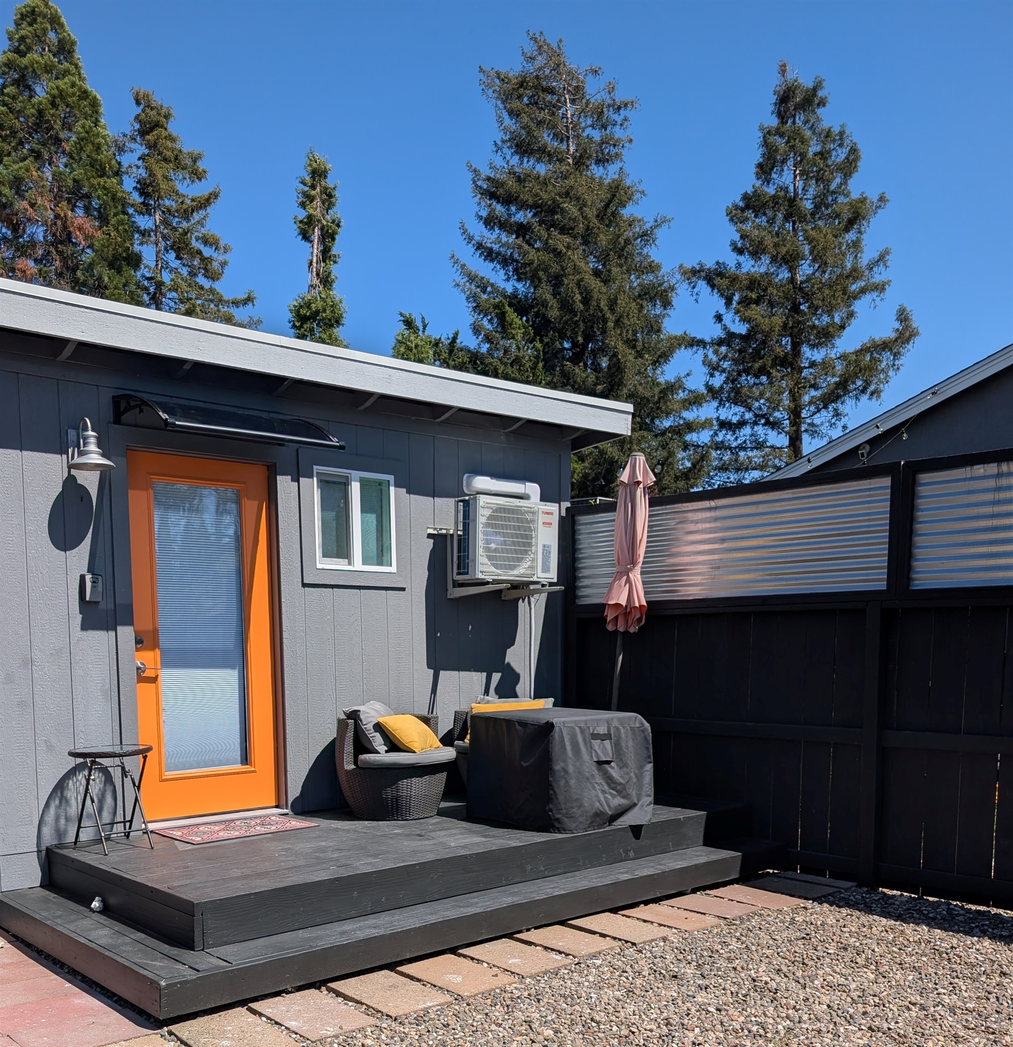 The cozy Forest & Vine Casita