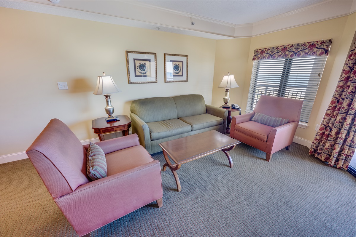 Amazing Living Room with Stunning Views🌊☀️