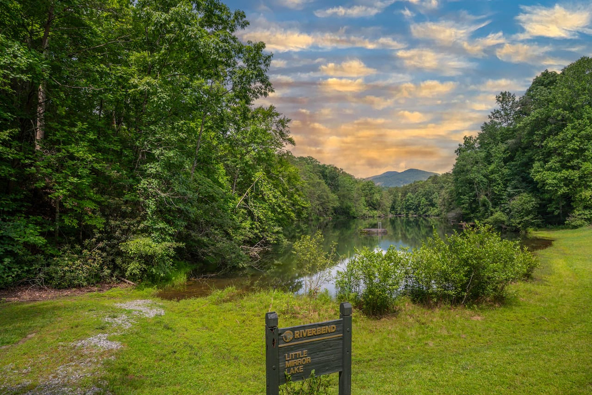 Little mirror lake. This is the second lake for your use. 
