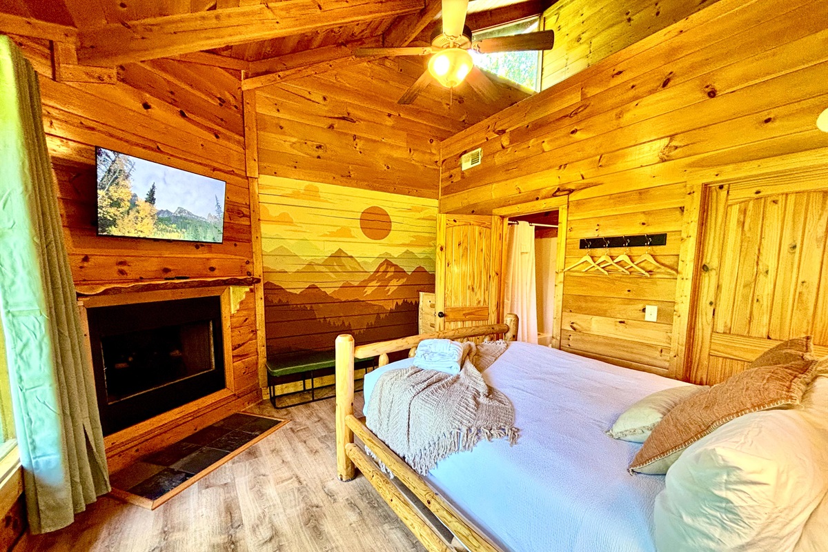 Bluff mountain sunrise Queen room with ensuite